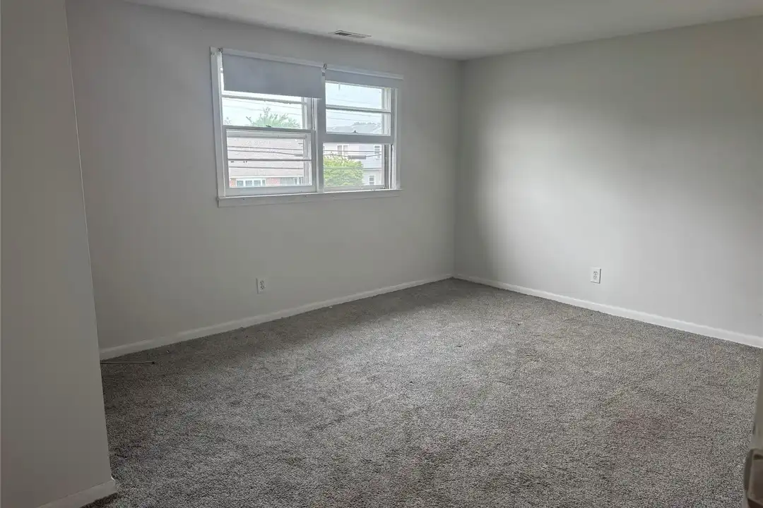 124 Parkdale Dr – photo 1 of 29