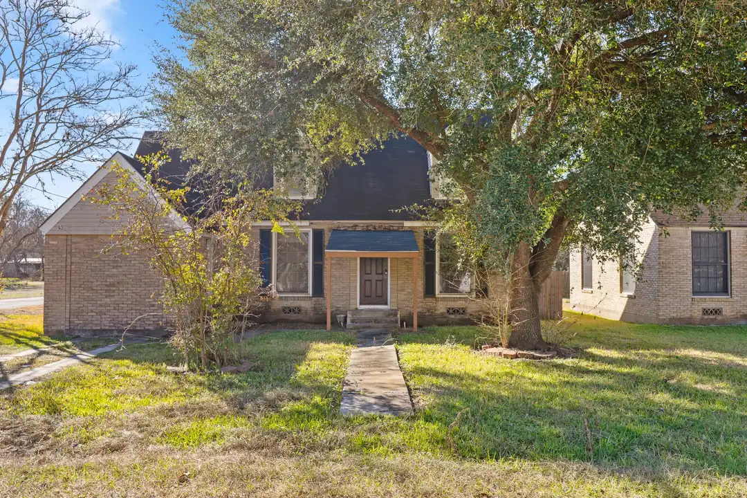 2520 1st St - View 2