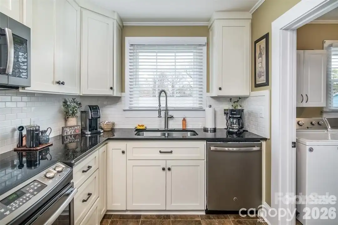 1004 Valley St - View 4