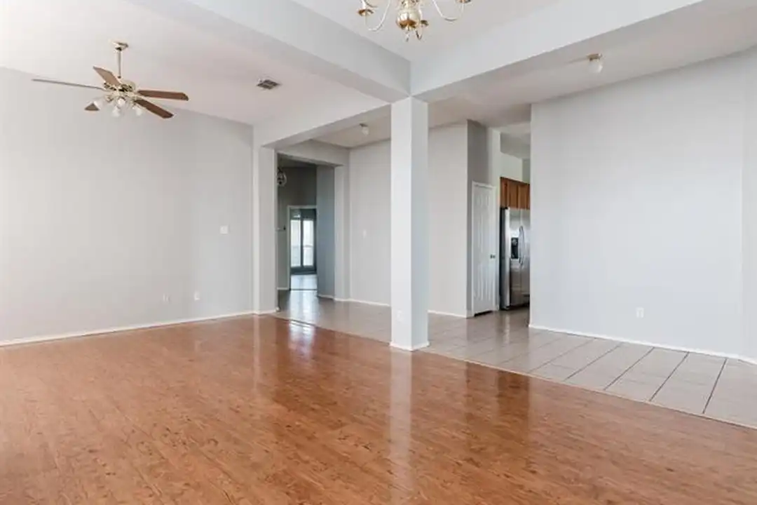 1514 Clear Creek Dr - View 4