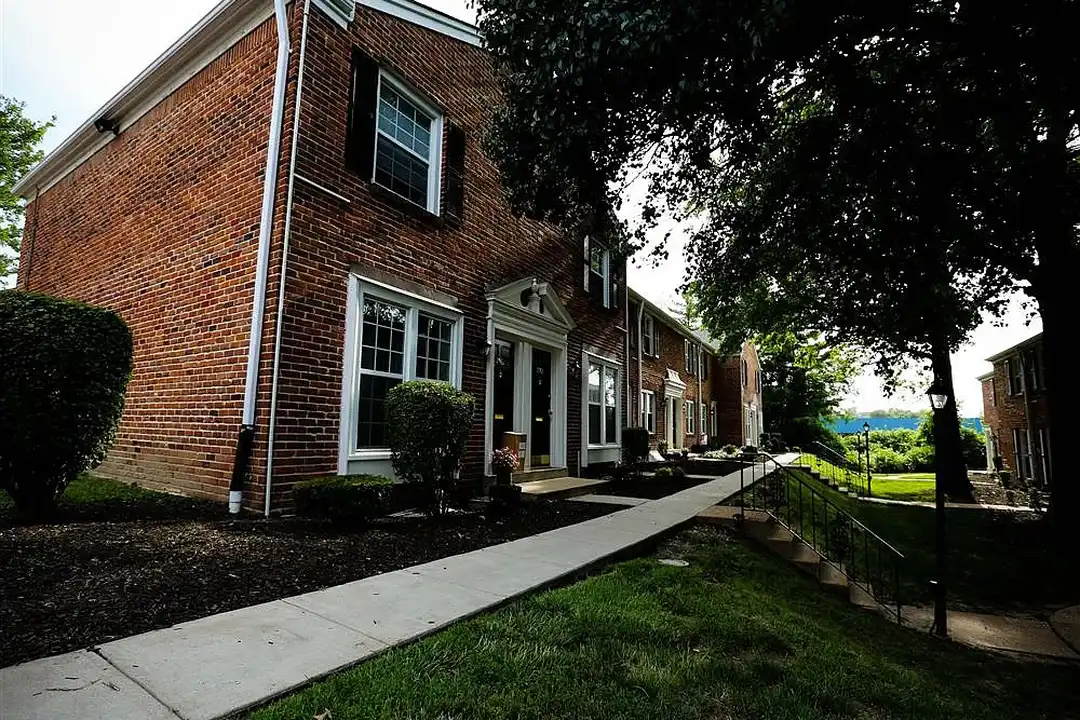 Warson Village Townhomes – photo 1