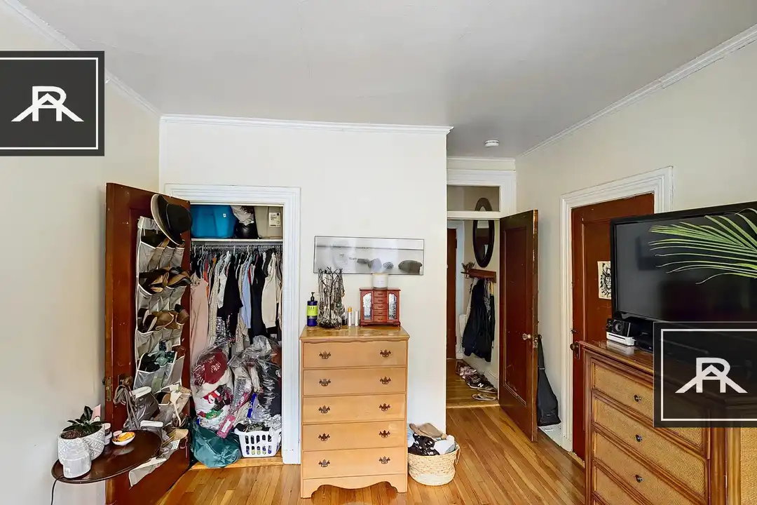 17 Glenville Ave unit 2 - More