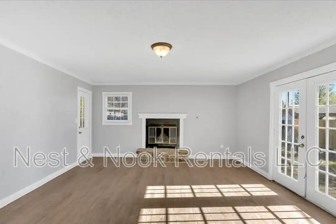 2923 S Irvington Ave - More