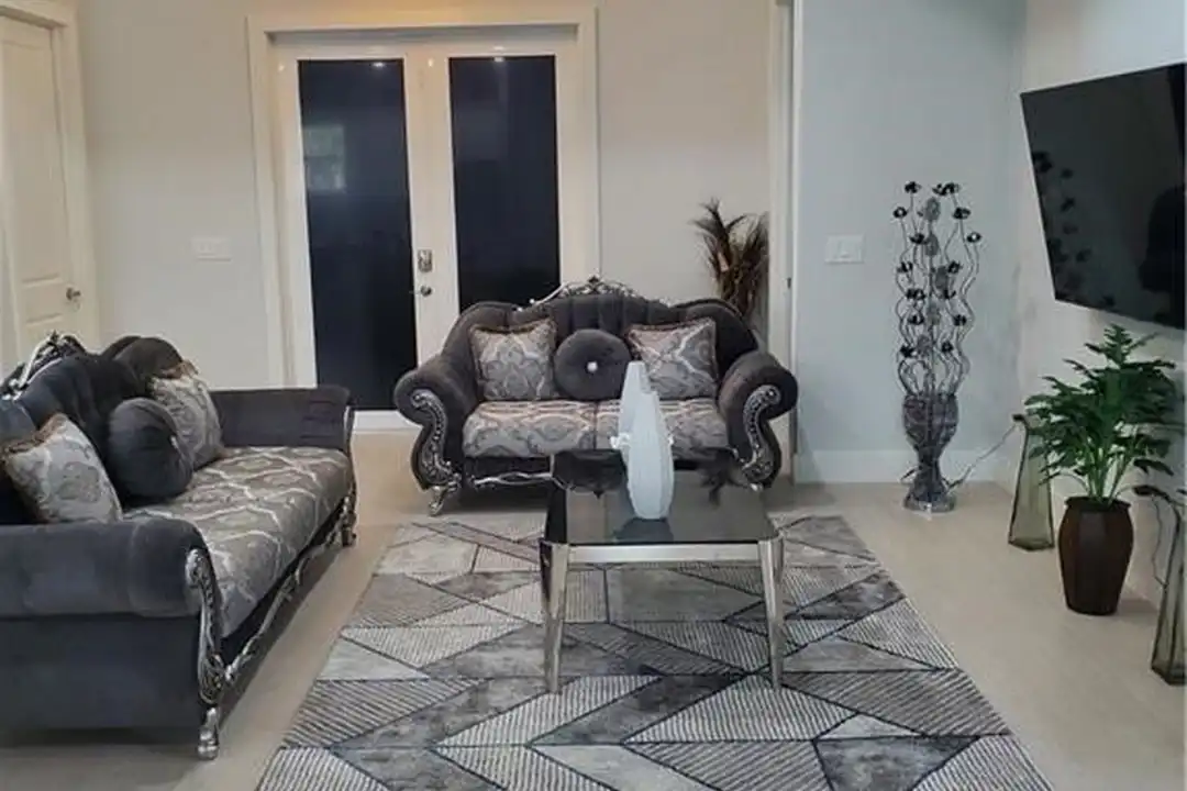 603 W 9th St - View 4