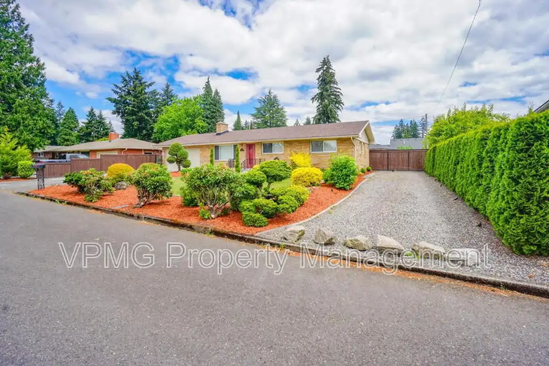 705 NE 94th Ave - View 4