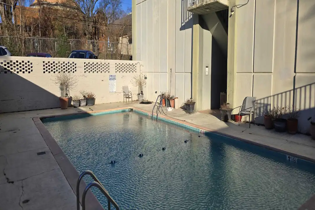 1271 Poplar Ave #906 – další