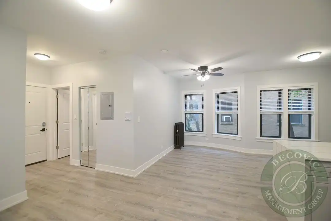 7736 N Eastlake Terrace unit 7742-1W - Radharc 2