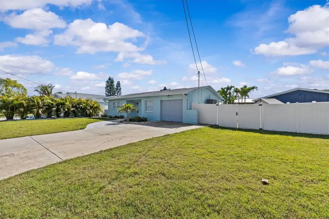 310 Westwinds Dr E - View 5