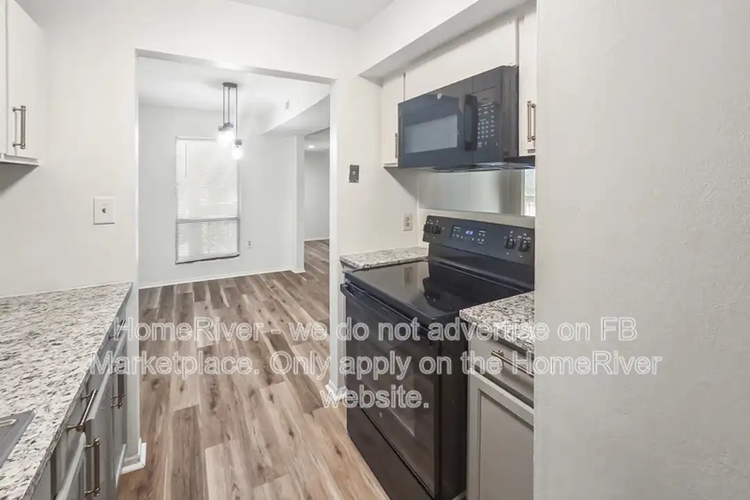 Apartment in Charlotte, The Cloisters - View 4