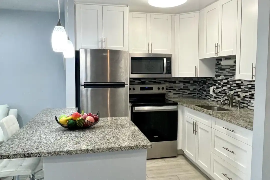 107 Kent St unit 107 - More