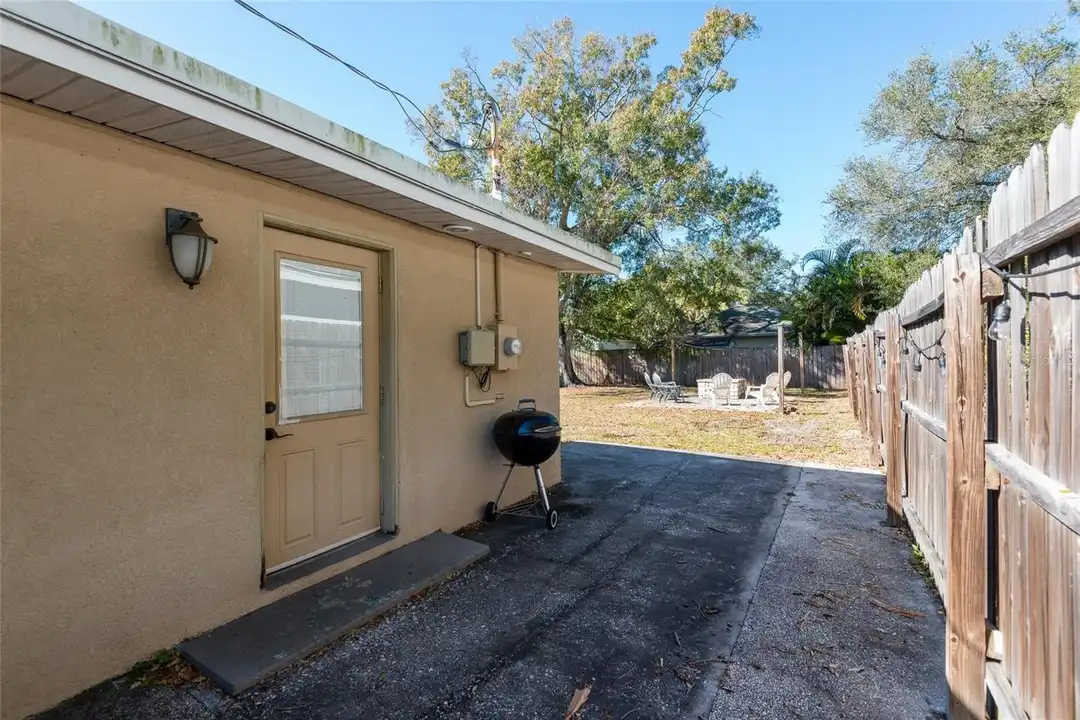 2407 S Harold Ave – pohled 5