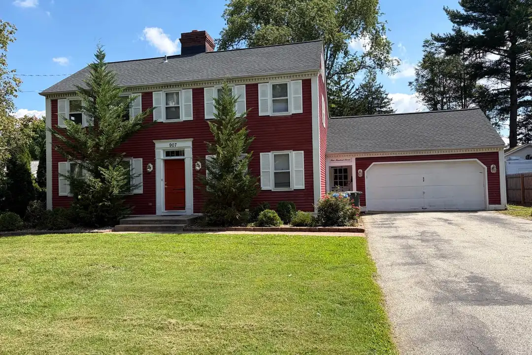 907 Norway St – photo 1 of 35