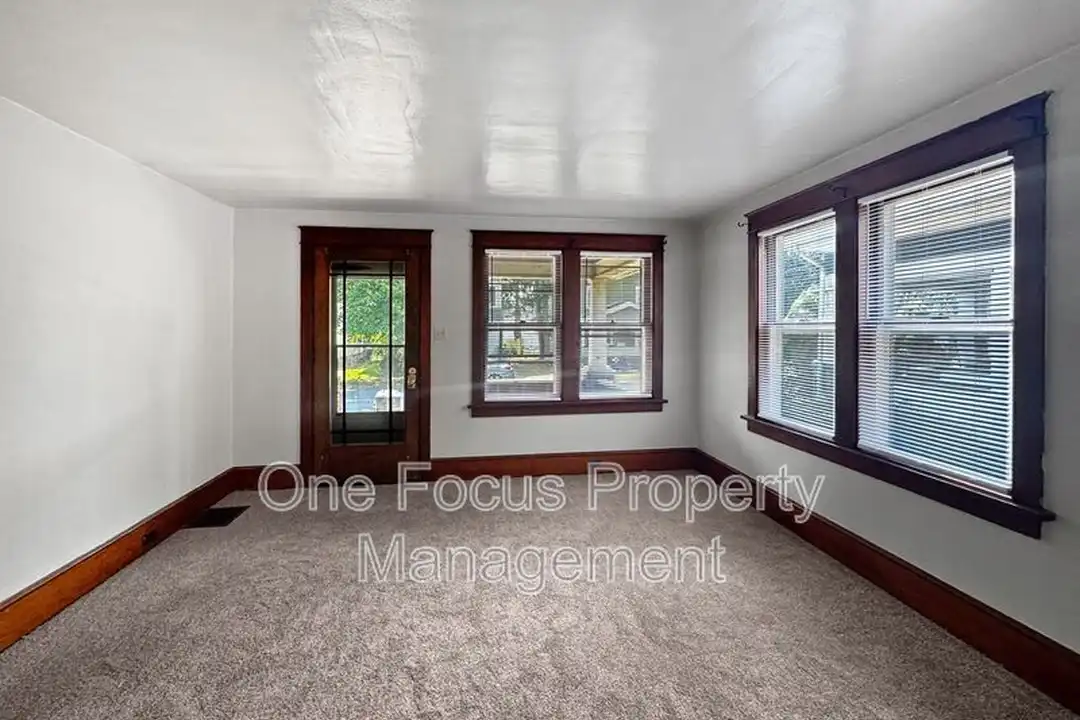 1414 Park Ave - View 5