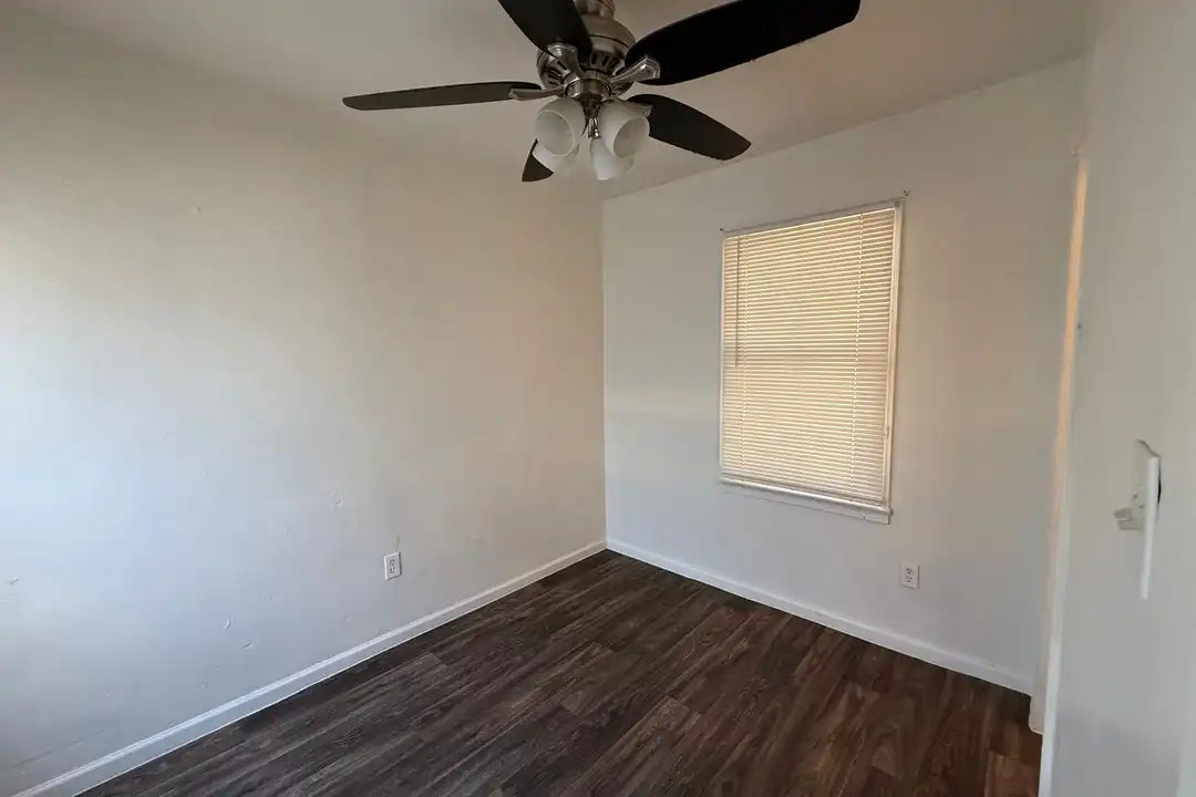5611 W Gardenia Ave unit B - View 4