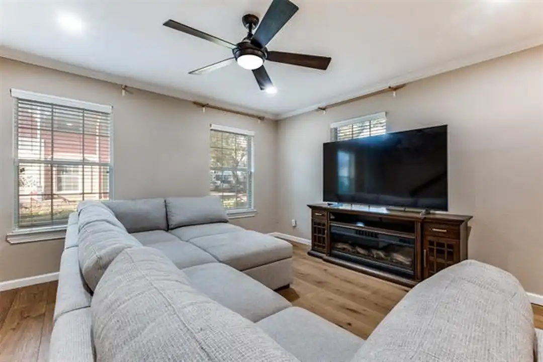 Apartment in Dallas - View 4