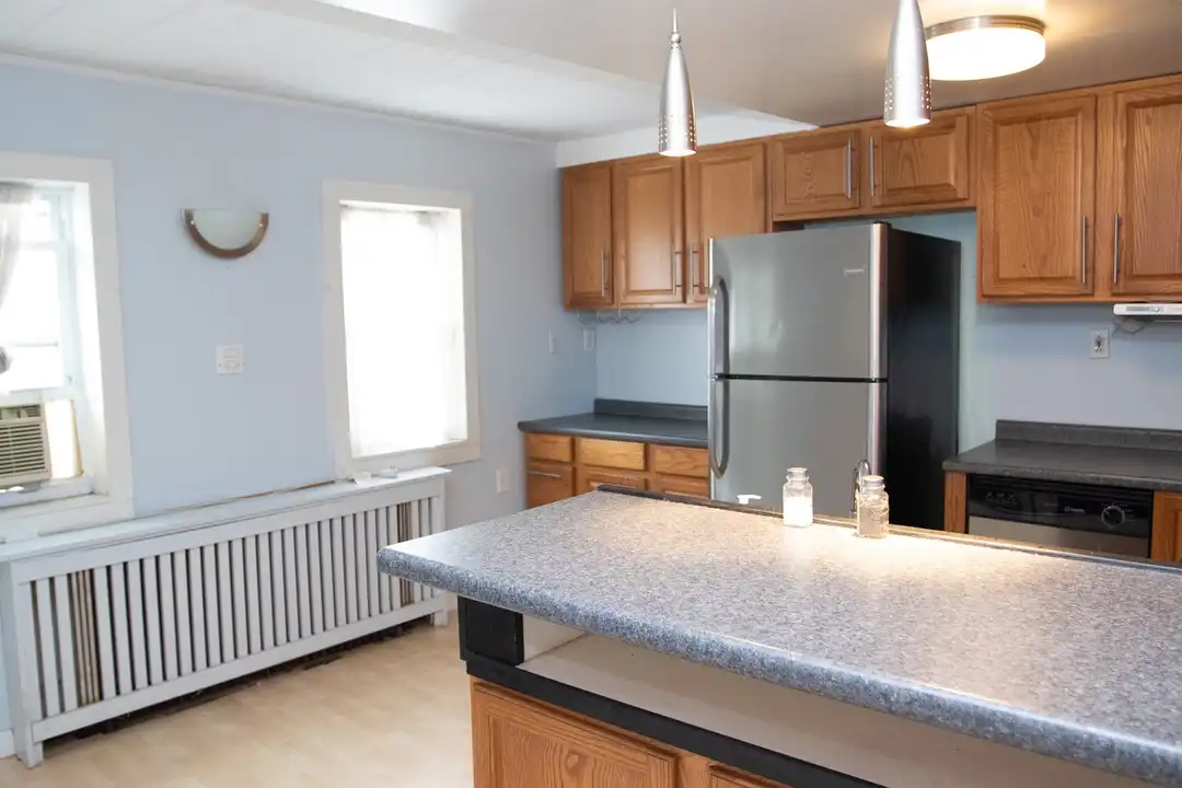 1821 Edwards Wy - View 3