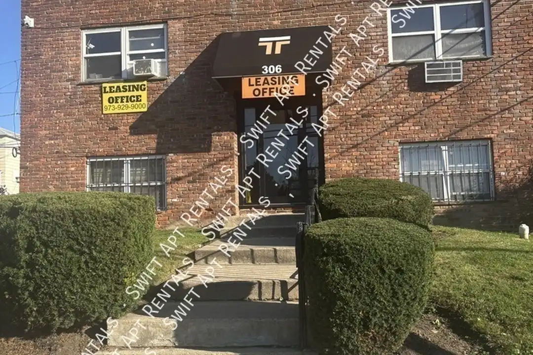 306 Eastern Pkwy – photo 1