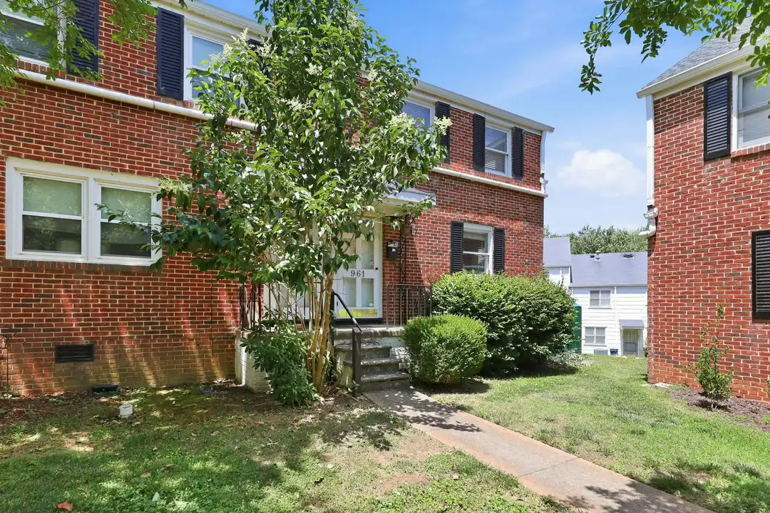 961 St Marys St - View 2