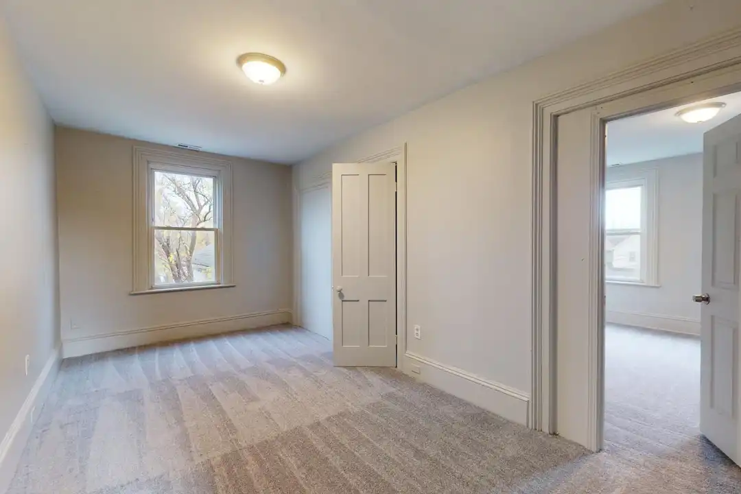 3114 W 73rd St unit 3114 W 73rd Street Up – photo 1