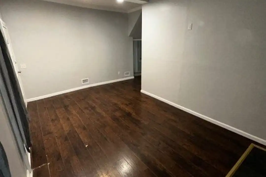 208 E 9th St - View 6