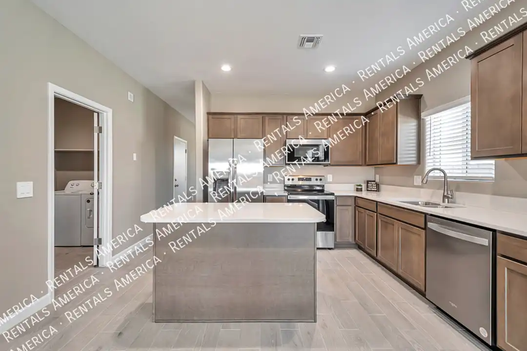 House in Queen Creek - View 3