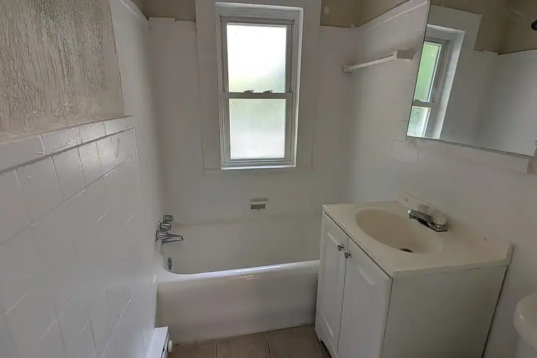 1874 Marloes Ave – photo 1