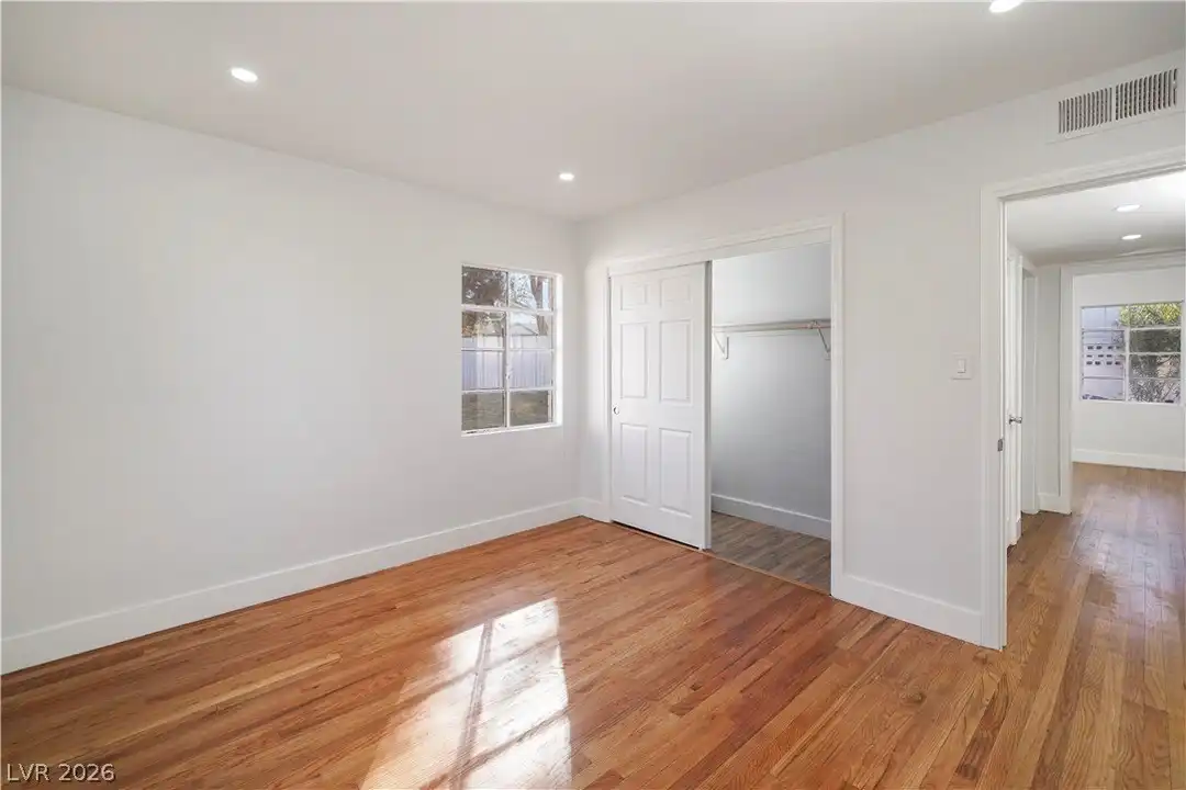 1140 Hillside Pl - View 4