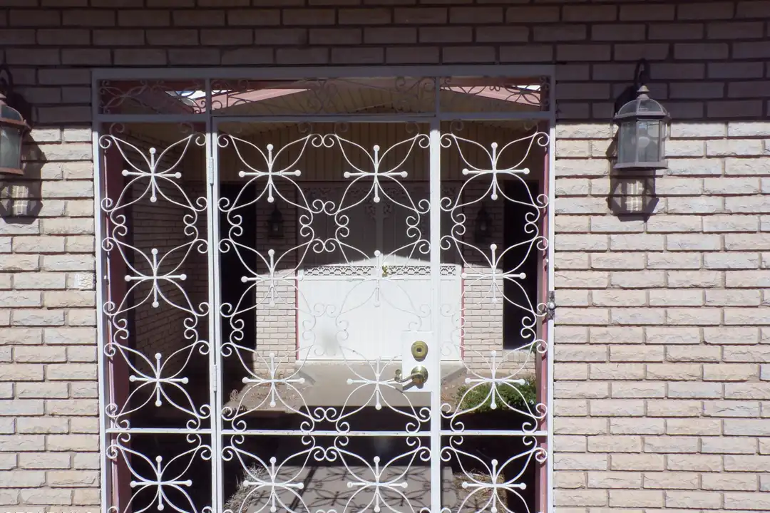 4820 Louisiana St - View 2