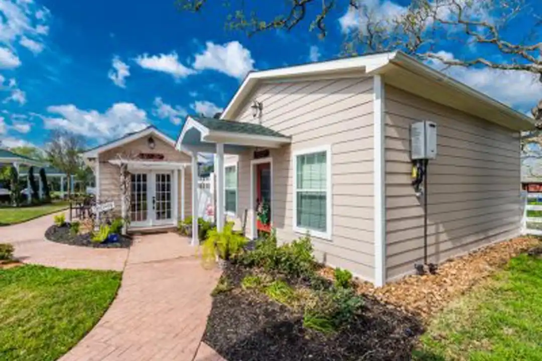 9500 Mayfield Ave unit B – photo 1 of 11