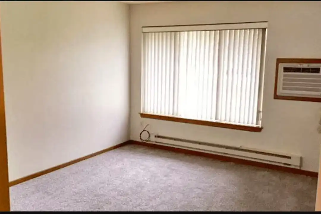 745 Streeter Dr - View 5