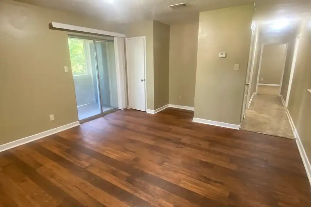 OAKVIEW APARTMENTS - View 5