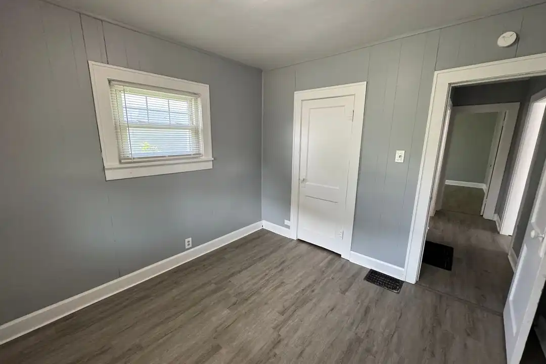 1529 Dawson St - More