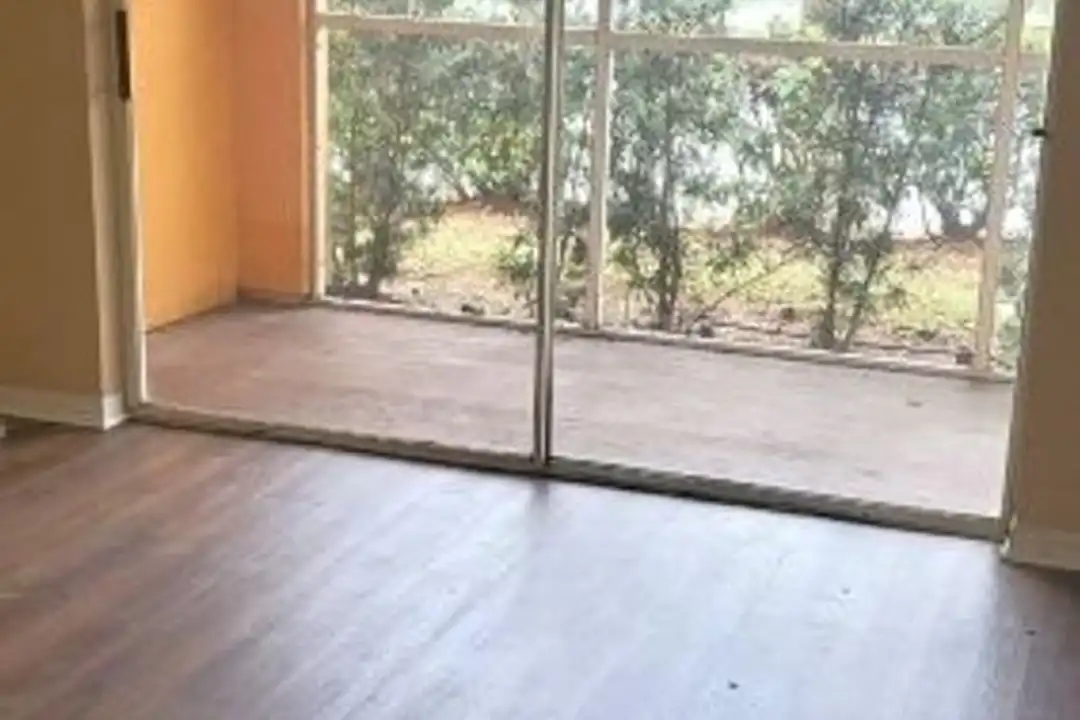 5463 Vineland Rd unit # 5101 - More