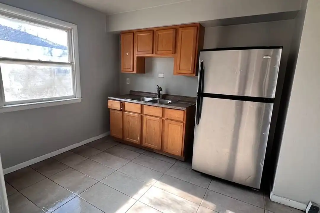 Apartment in Milwaukee, Westlawn - More