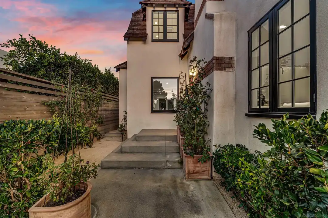 7135 Olivetas Ave – pohled 6