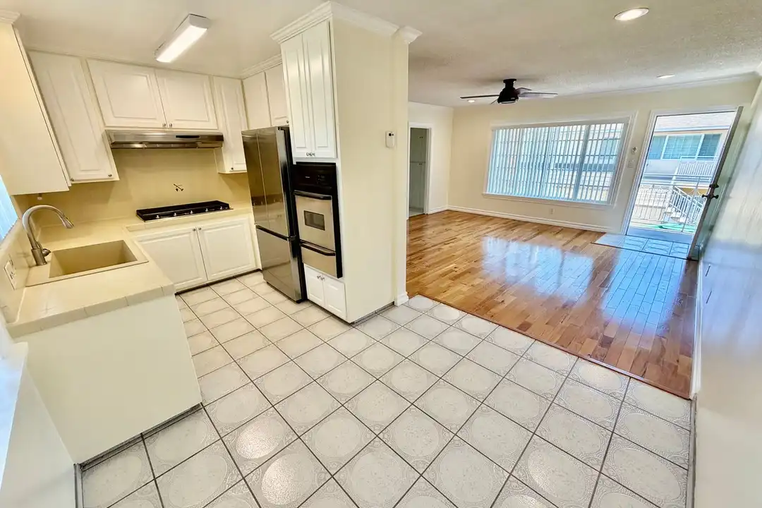 2125 W 157th St unit 10 - View 3