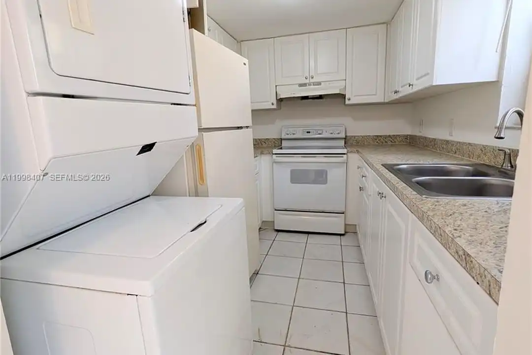 58 SW 14th Terrace - More