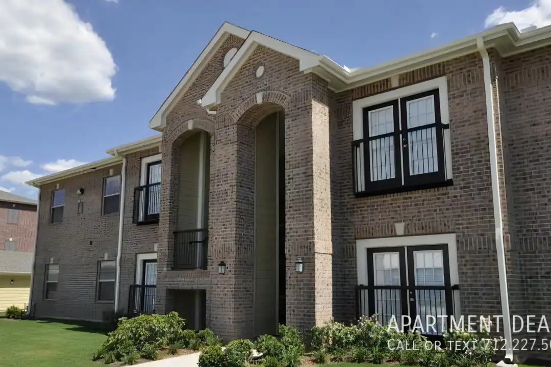2461 N Frazier St - View 6