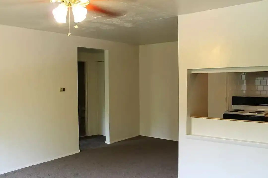 Knickerbocker Apartments – photo 1 of 10