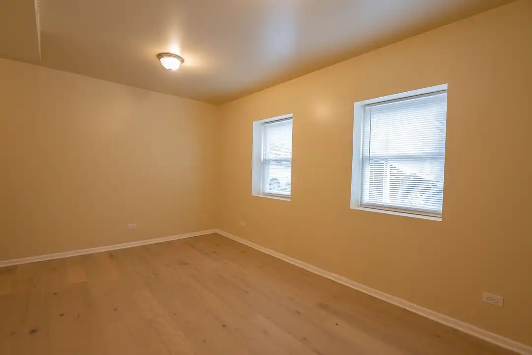 Apartment in Lake Township, Auburn Gresham - More