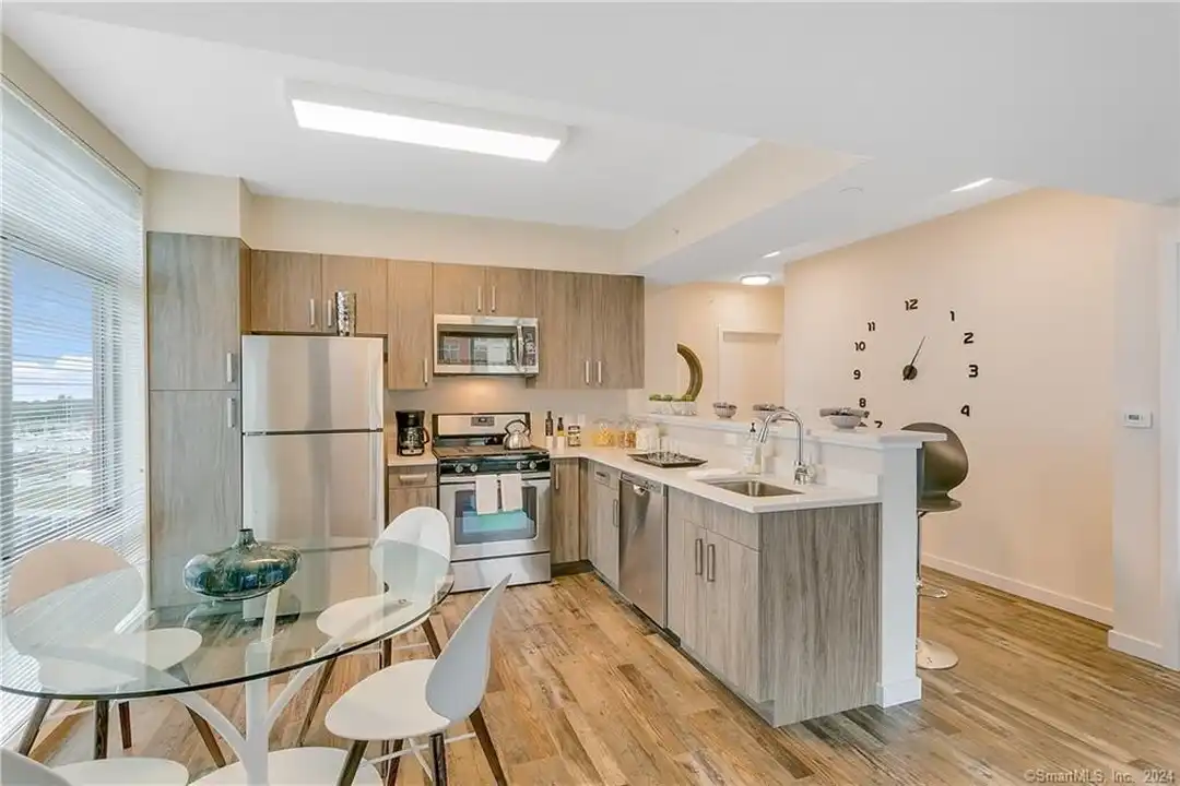 Apartment in Stamford - View 5