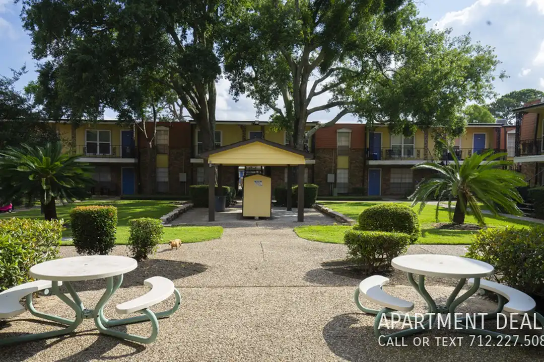 1206 Missouri St - View 2