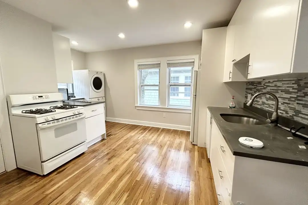 Apartment in Mission Hill - View 2
