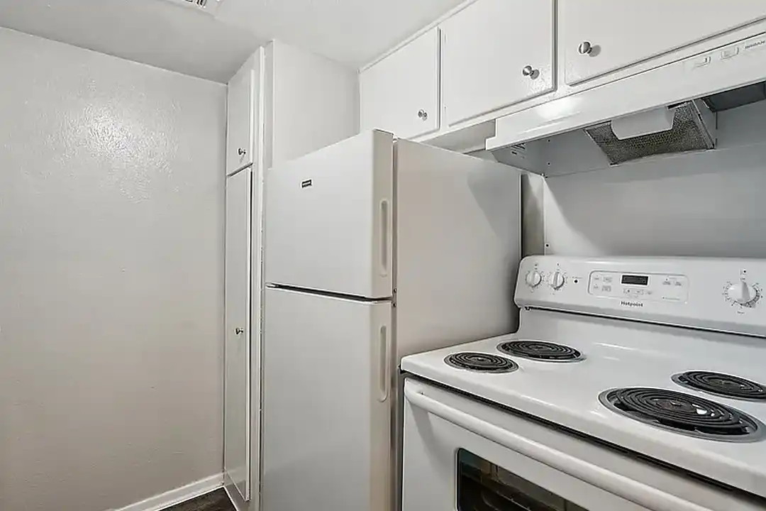 El Morocco - 3201 Finley Rd - Irving, TX | Rent.