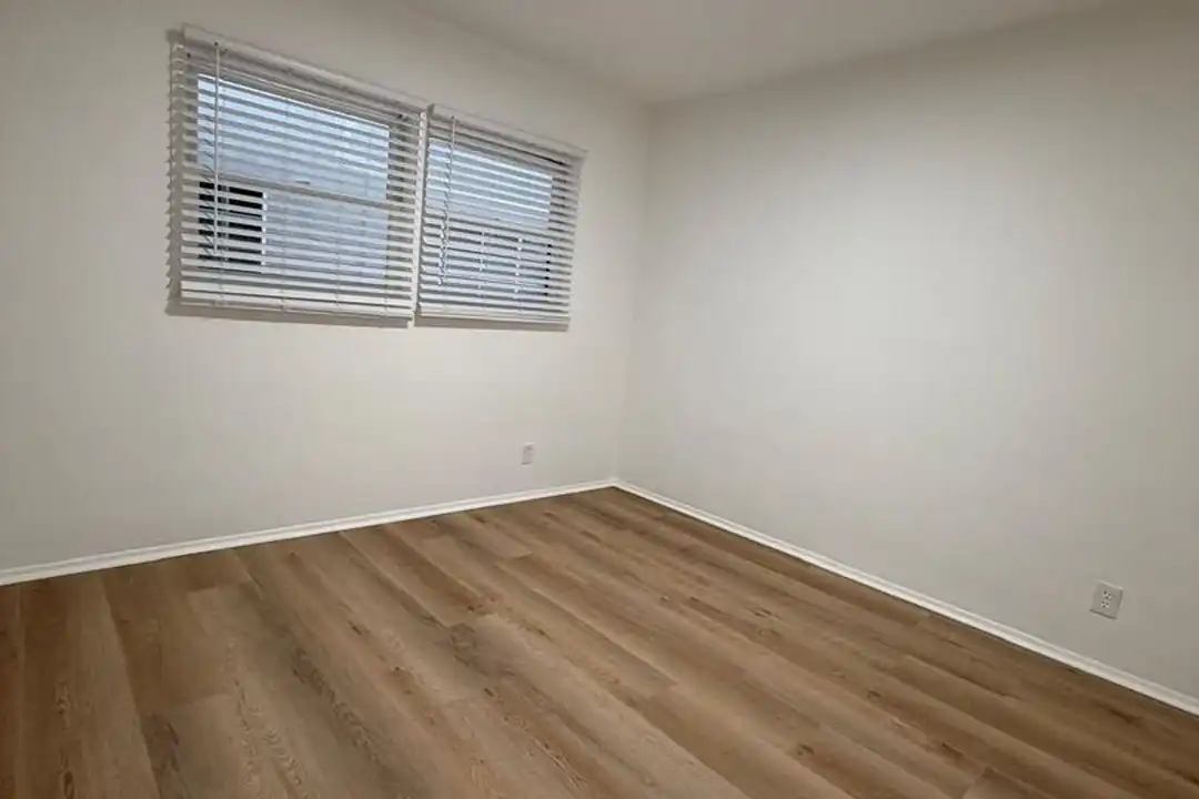 935 N Louise St unit 2 - View 5