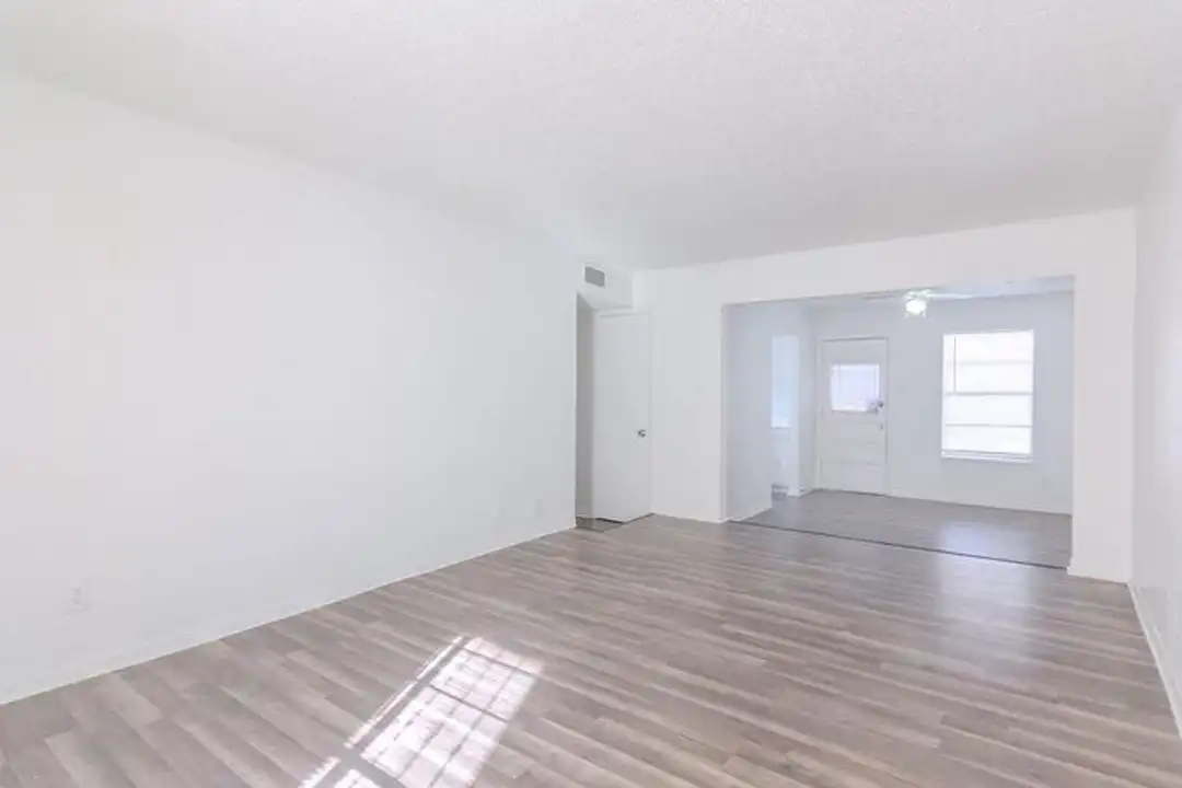 3501 Keltner Ave unit 102 - View 6