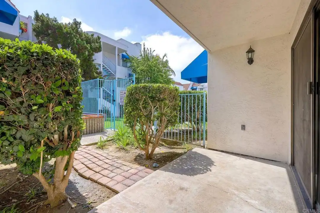 8338 Regents Rd unit 2O - View 4