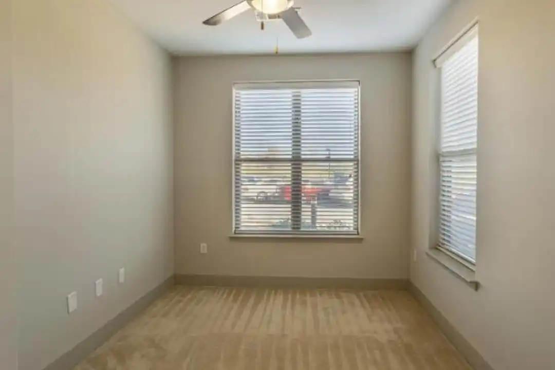 1399 Walton Wy – photo 1