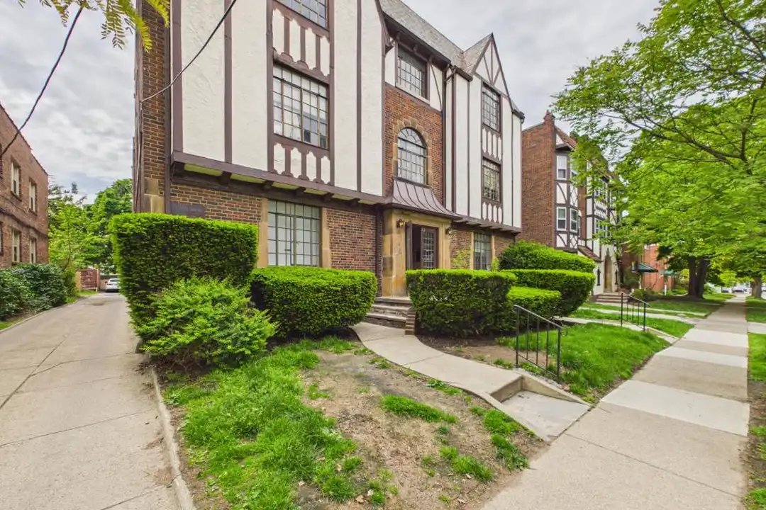 1352 Kenilworth Ave – photo 1