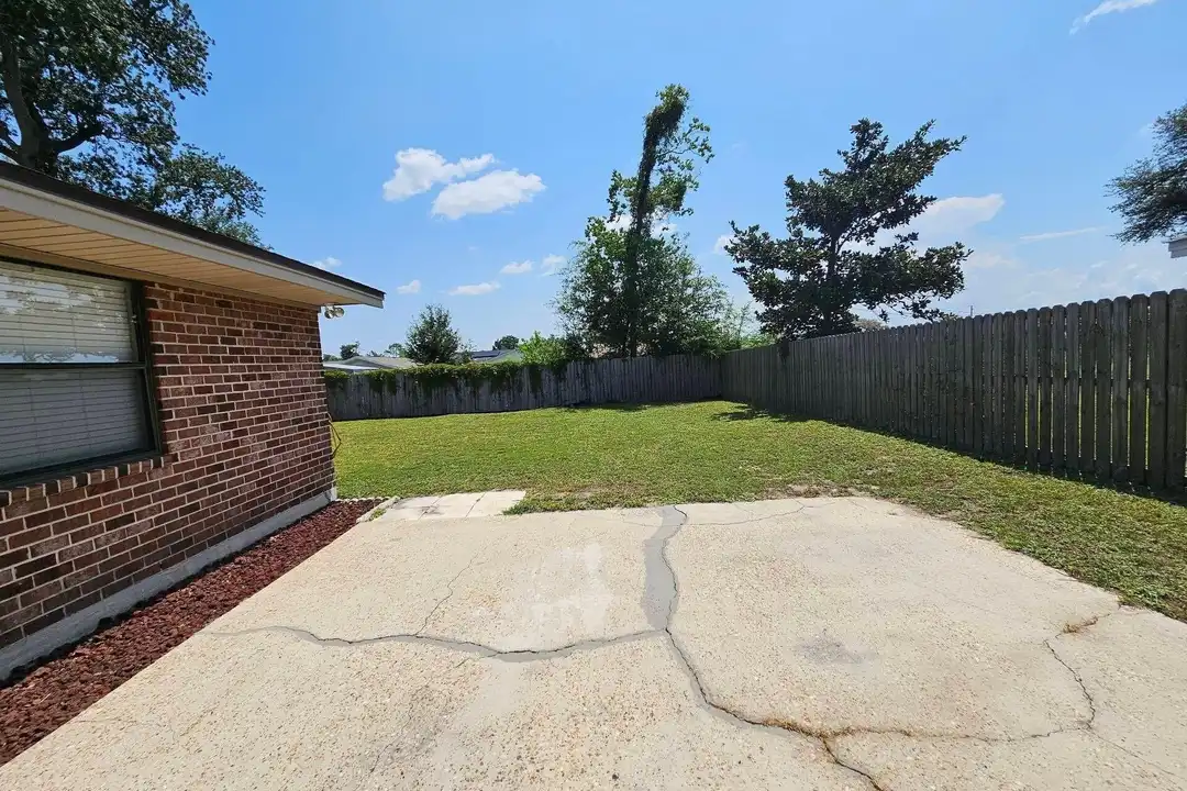 221 Viola Ave - View 4